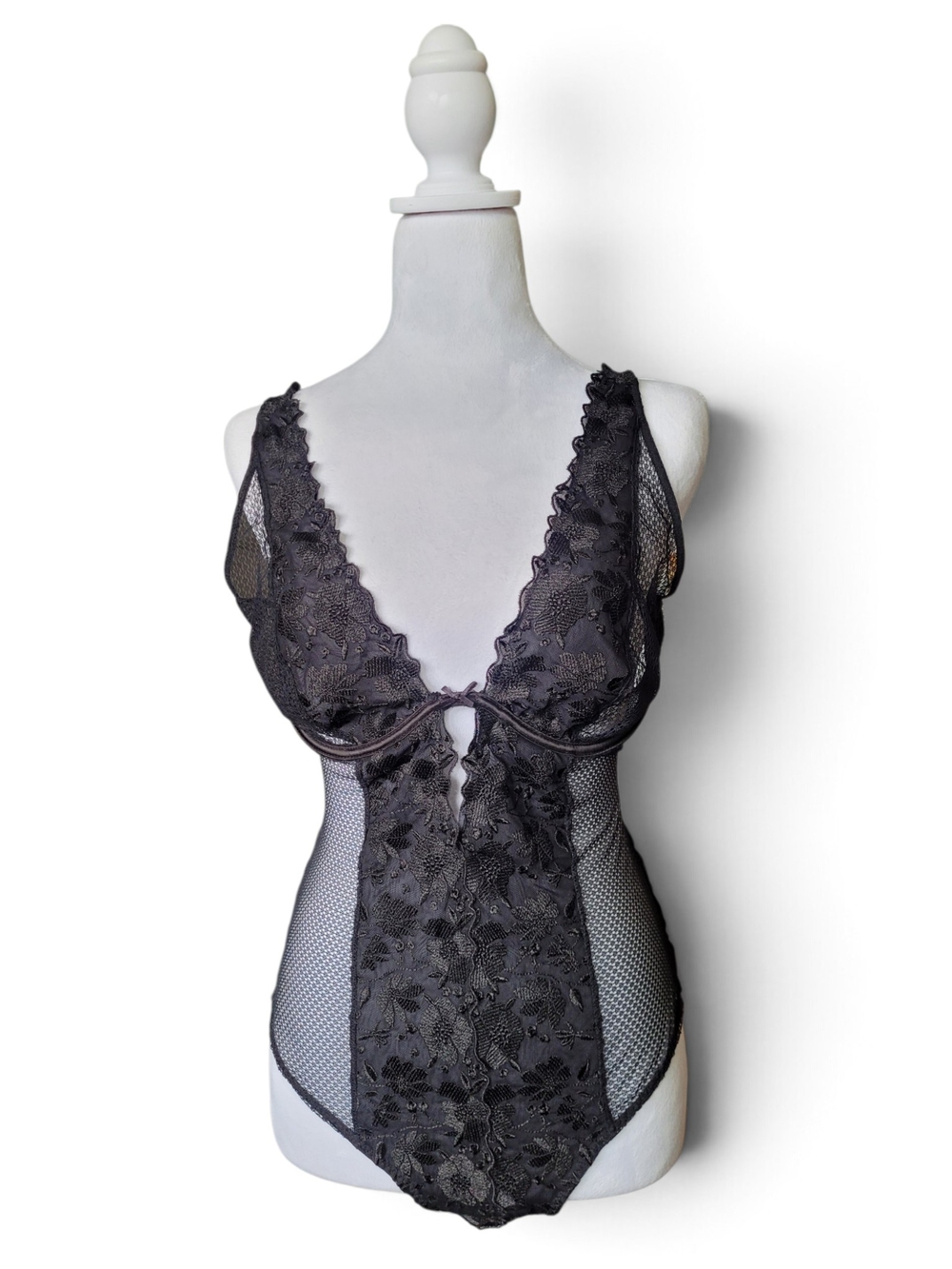La Vie En Rose Black Floral Lace Plunge Bodysuit With Mesh And Lace-up Large